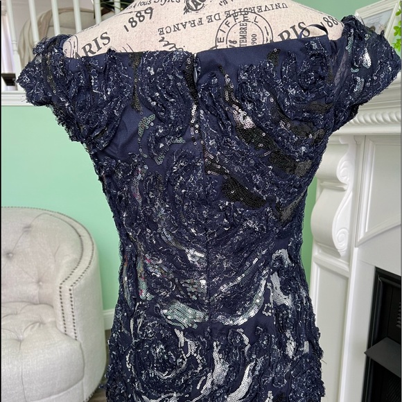 Teri Jon Gown - Picture 14 of 17